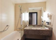 Отель Courtyard Marriott _ город Иркутск _ Номер Deluxe Twin _ Ванная комната